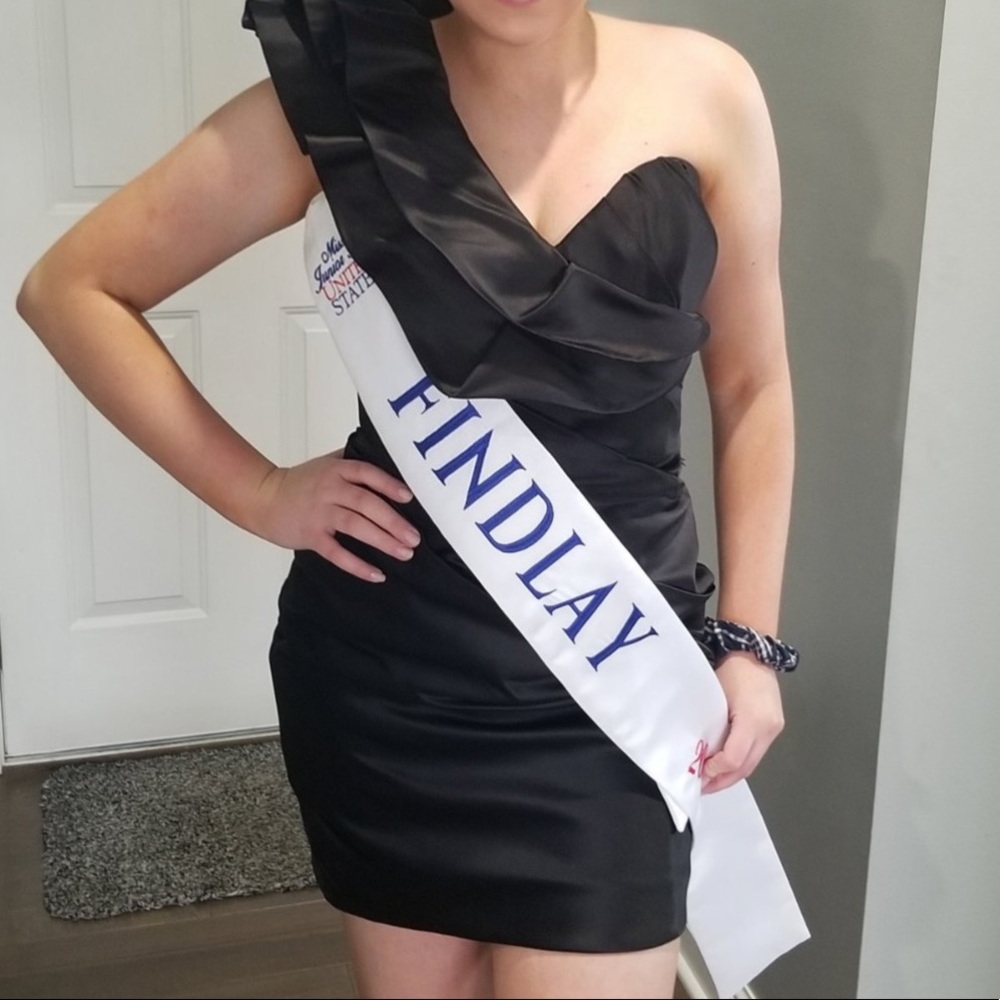 Ashley Lauren size 4 black asymmetrical one shoulder dress